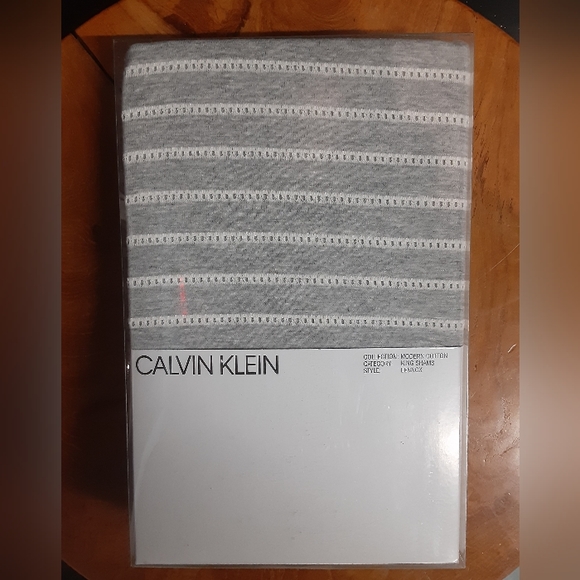 Calvin Klein 2 King Shams Brand New Sealed - Picture 1 of 3